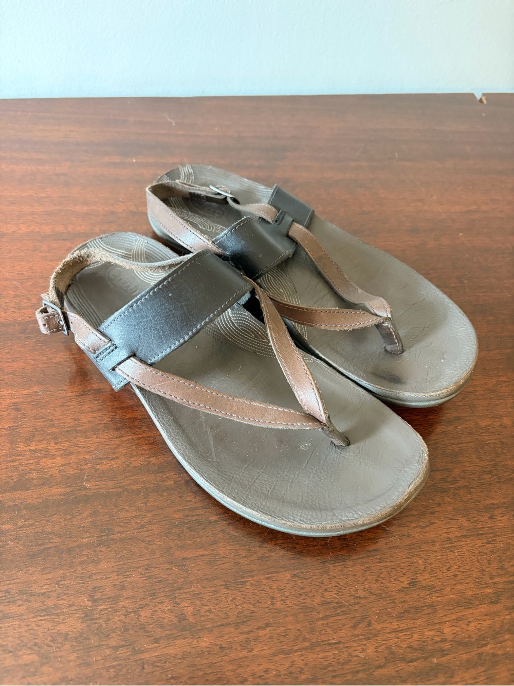 Chaco Women’s Brown and Black Strap Toe Sandals Size 8